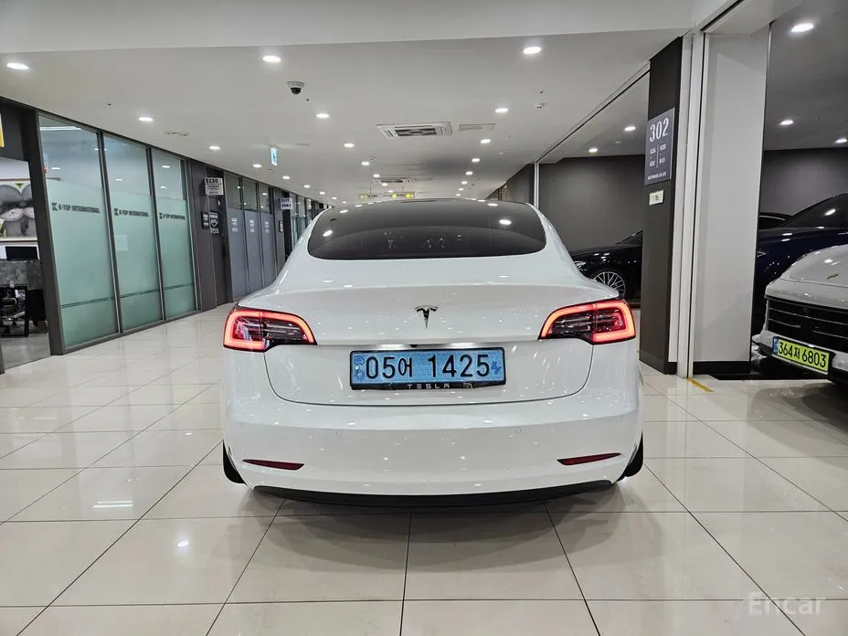 Фото 4 - Tesla Model 3