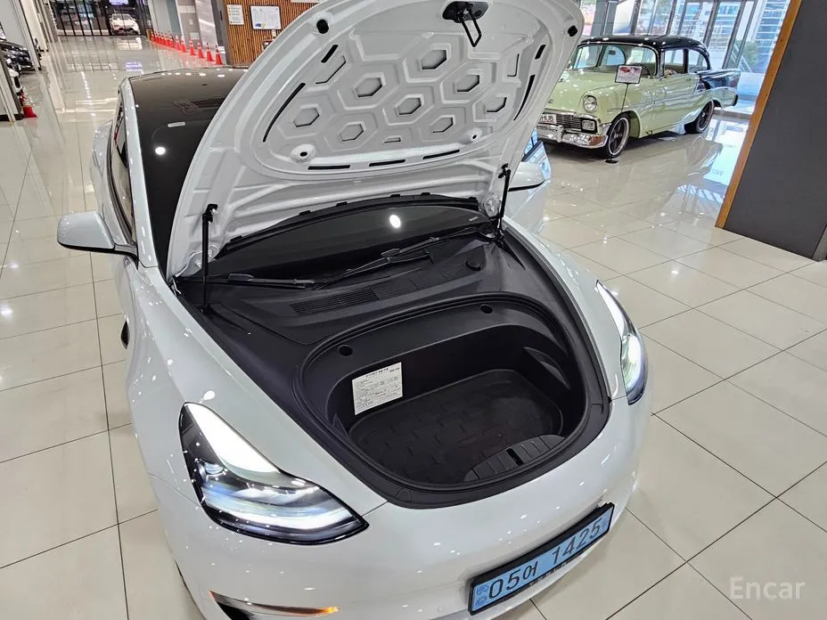 Фото 6 - Tesla Model 3
