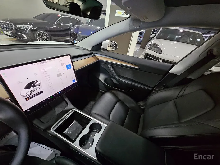 Фото 9 - Tesla Model 3