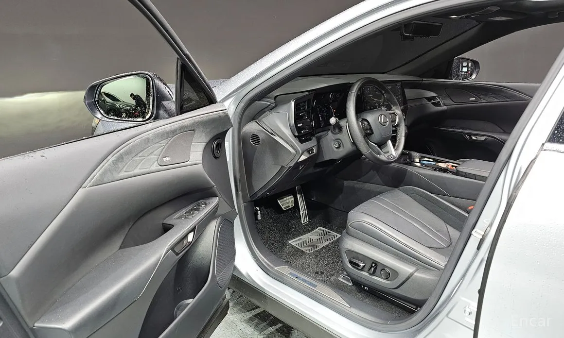 Фото 10 - Lexus RX