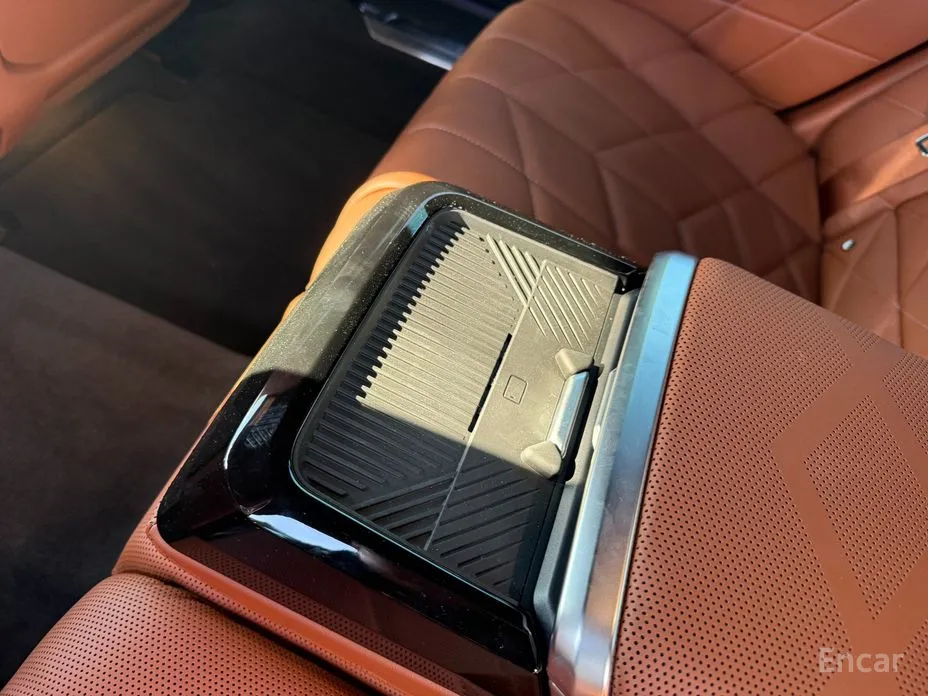 Фото 13 - BMW 7 Series