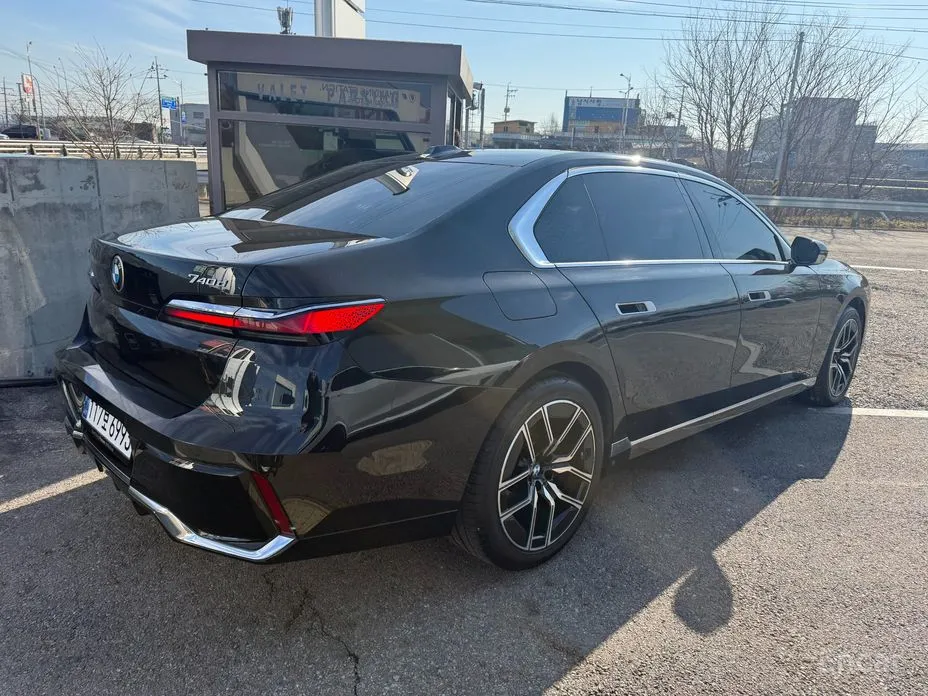 Фото 2 - BMW 7 Series