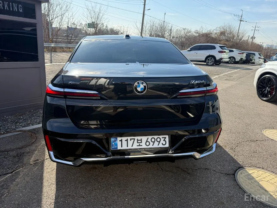 Фото 3 - BMW 7 Series