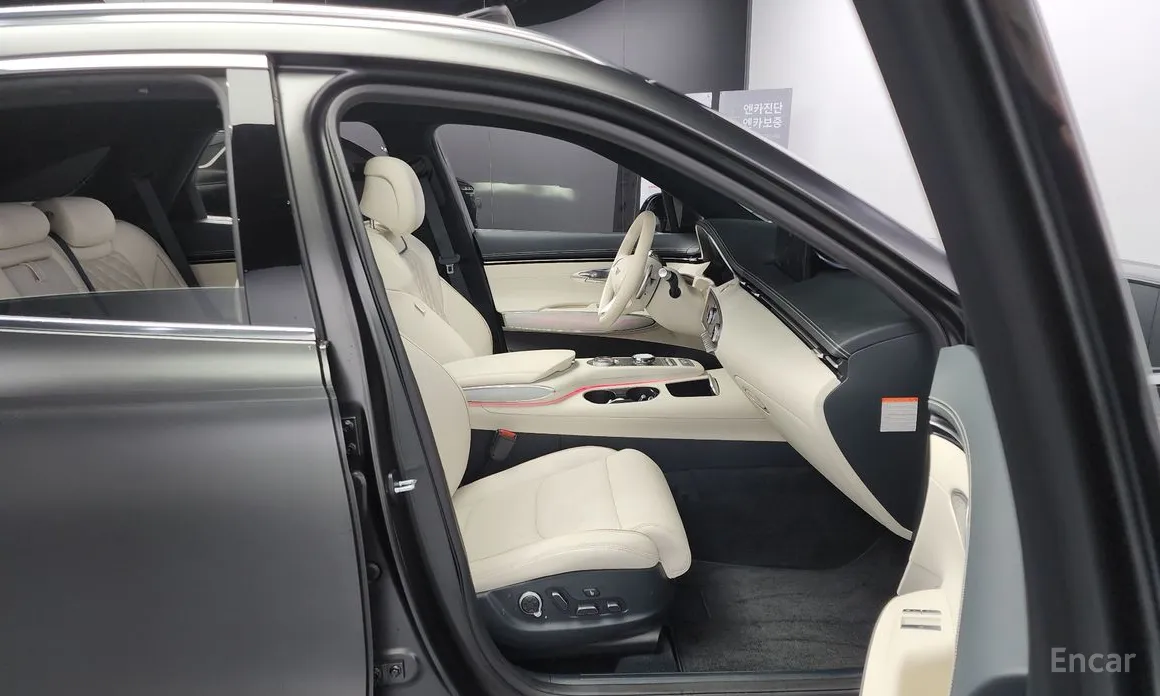 Фото 10 - Genesis GV70