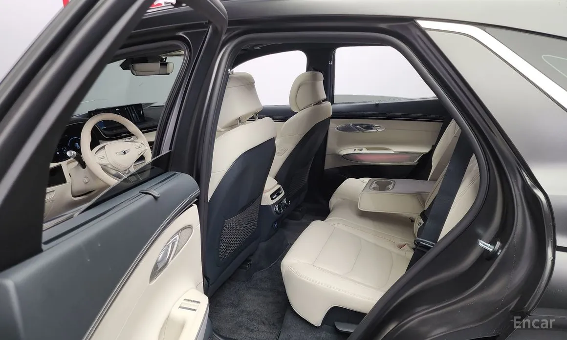 Фото 12 - Genesis GV70