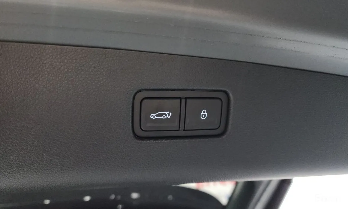 Фото 20 - Genesis GV70