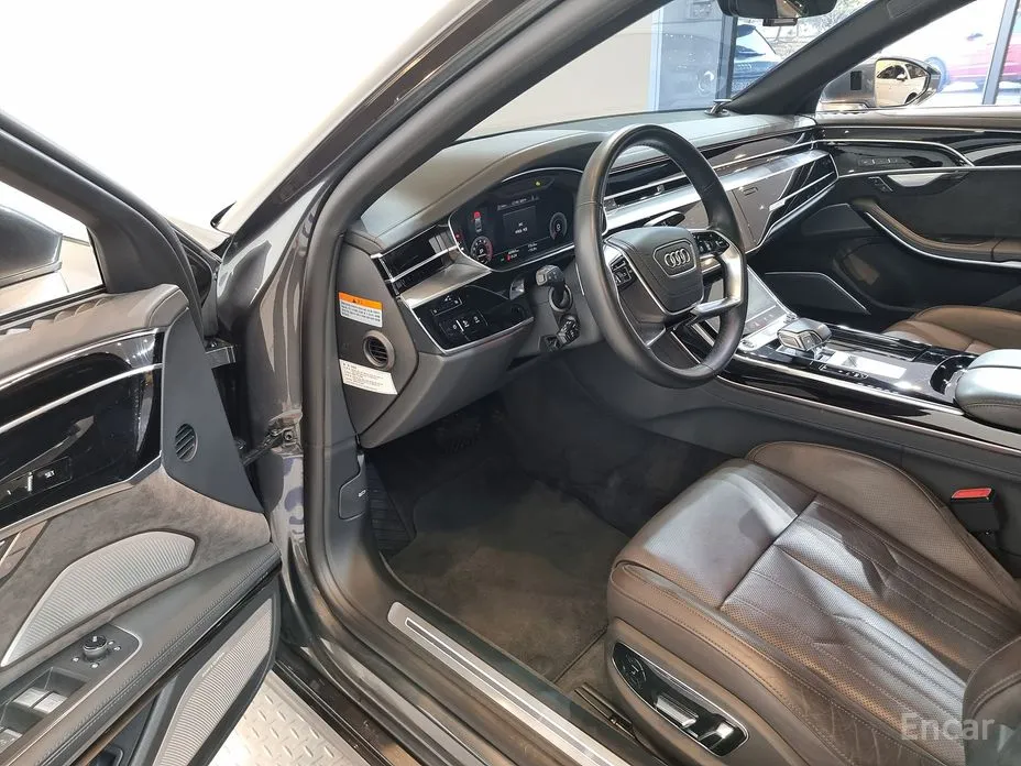 Фото 10 - Audi A8