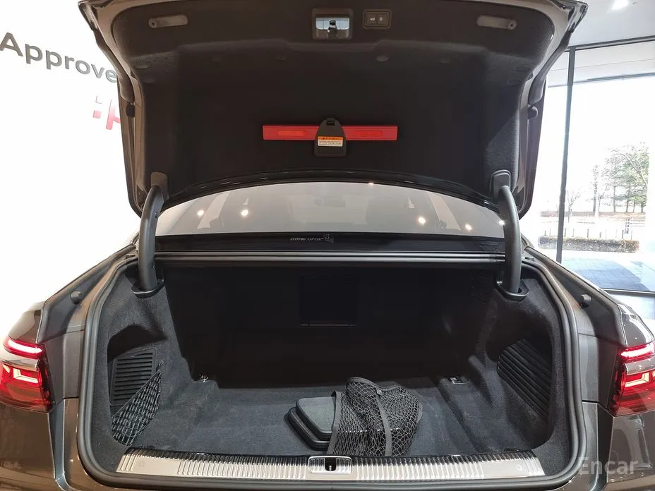 Фото 15 - Audi A8