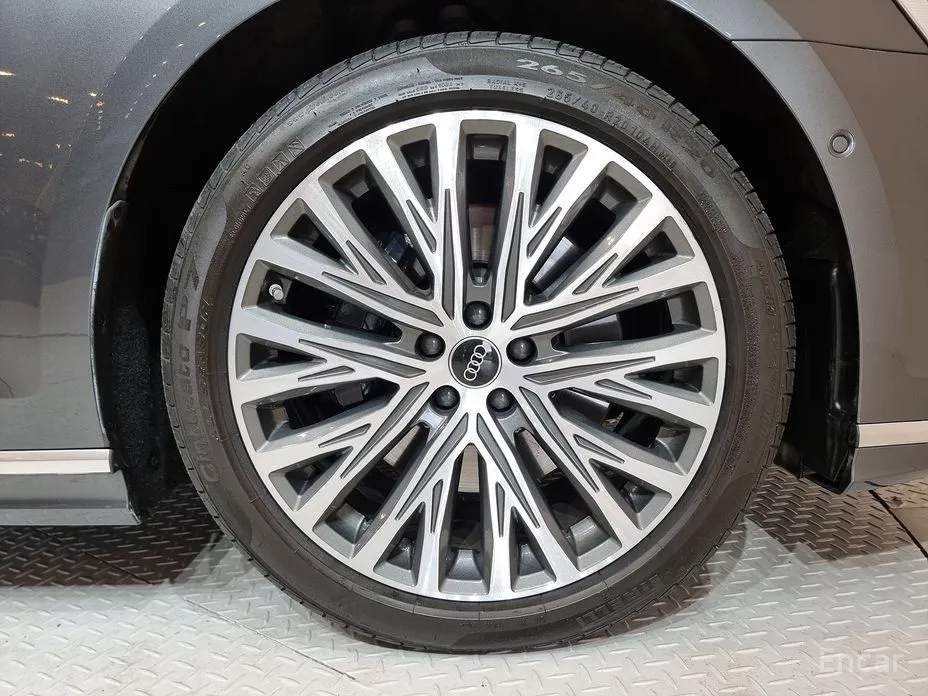 Фото 5 - Audi A8