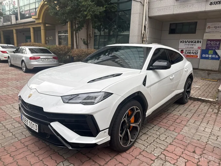 Фото 2 - Lamborghini Urus