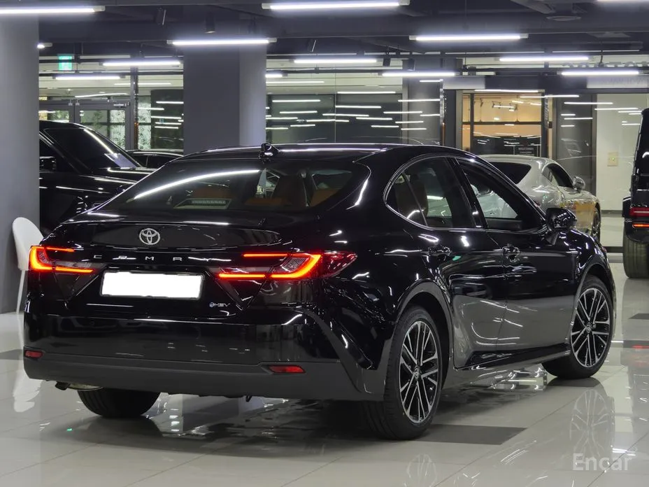 Фото 3 - Toyota Camry