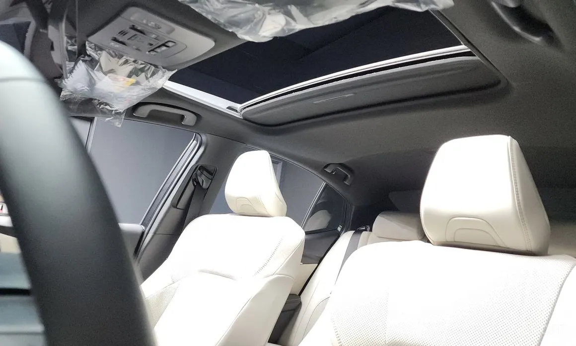 Фото 19 - Toyota Camry