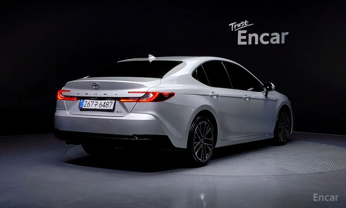 Фото 2 - Toyota Camry