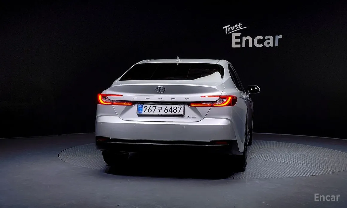 Фото 4 - Toyota Camry