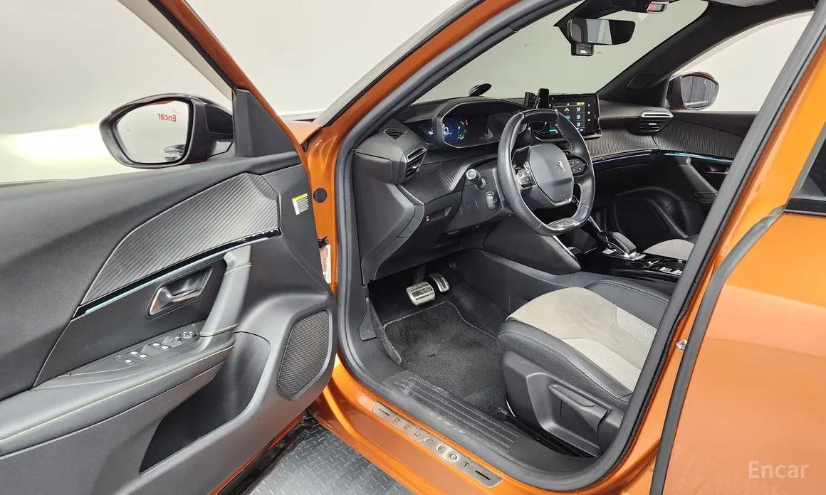 Фото 10 - Peugeot 2008