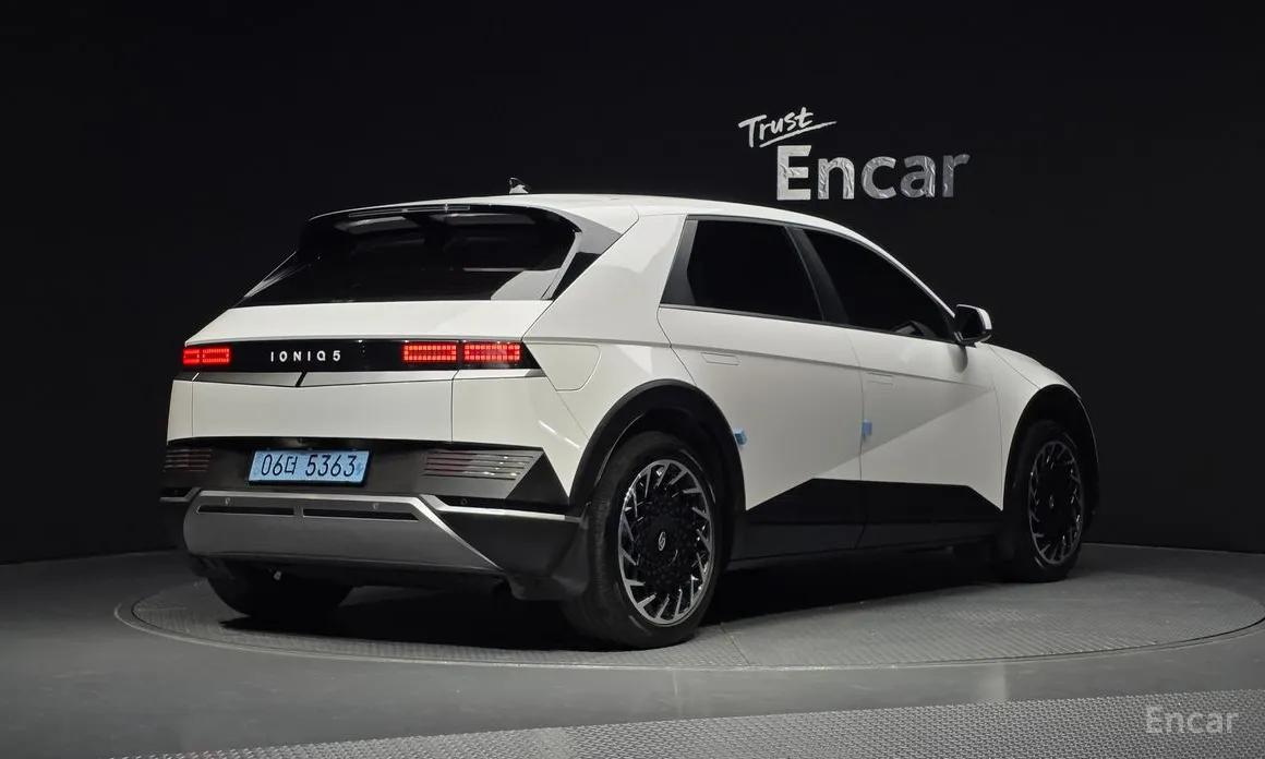 Фото 2 - Hyundai Ioniq 5