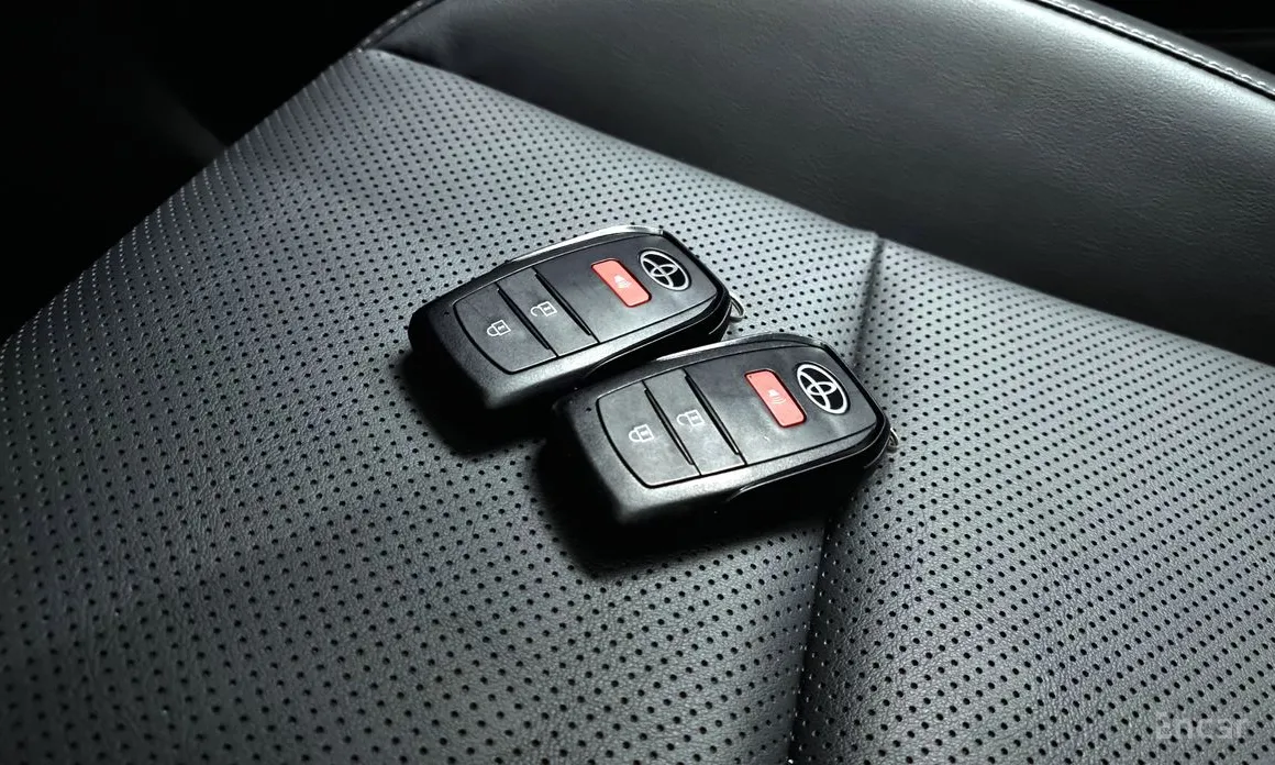 Фото 18 - Toyota Prius