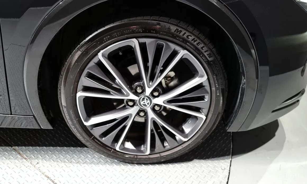 Фото 5 - Toyota Prius