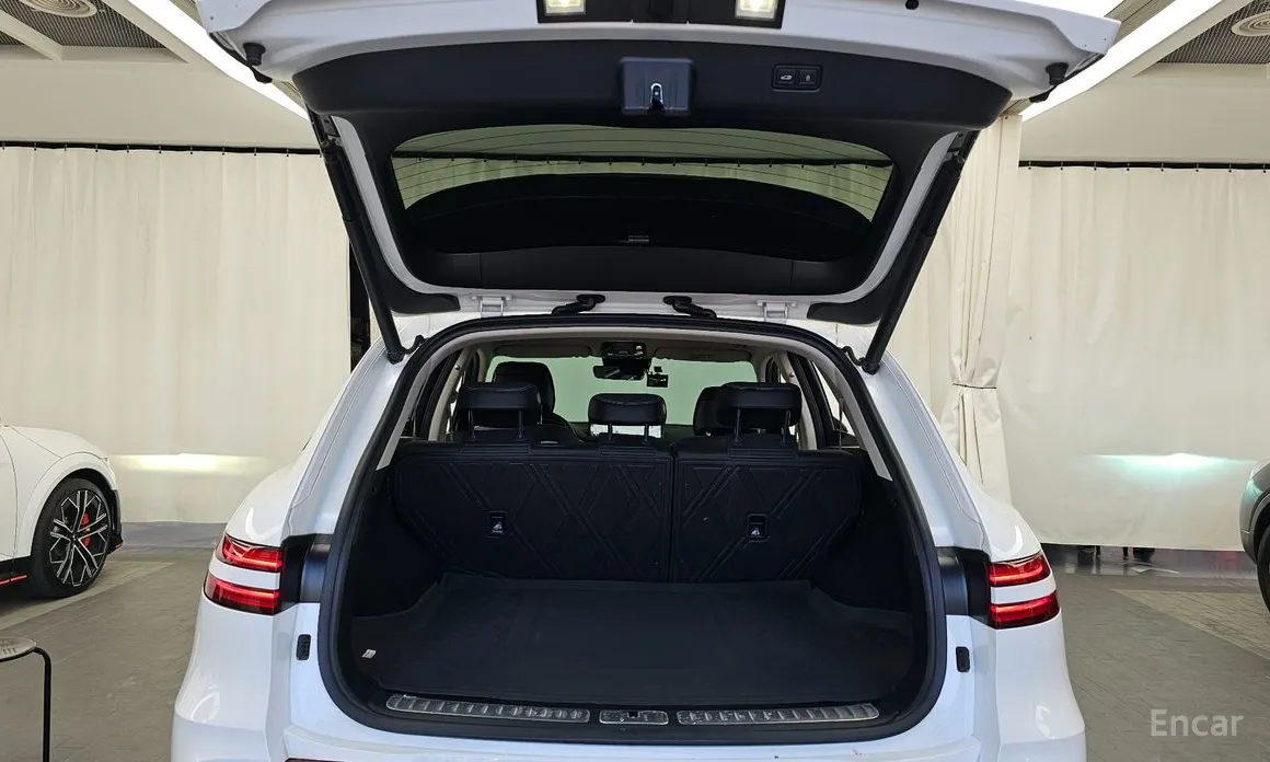 Фото 20 - Genesis GV70