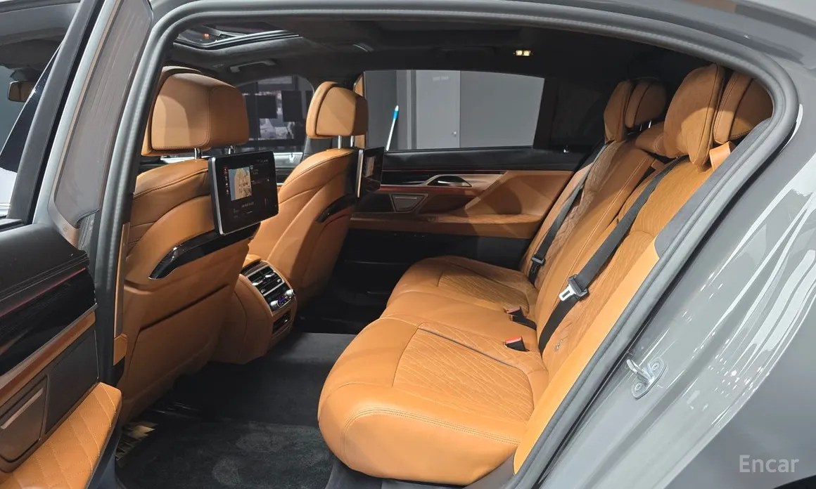 Фото 12 - BMW 7 Series