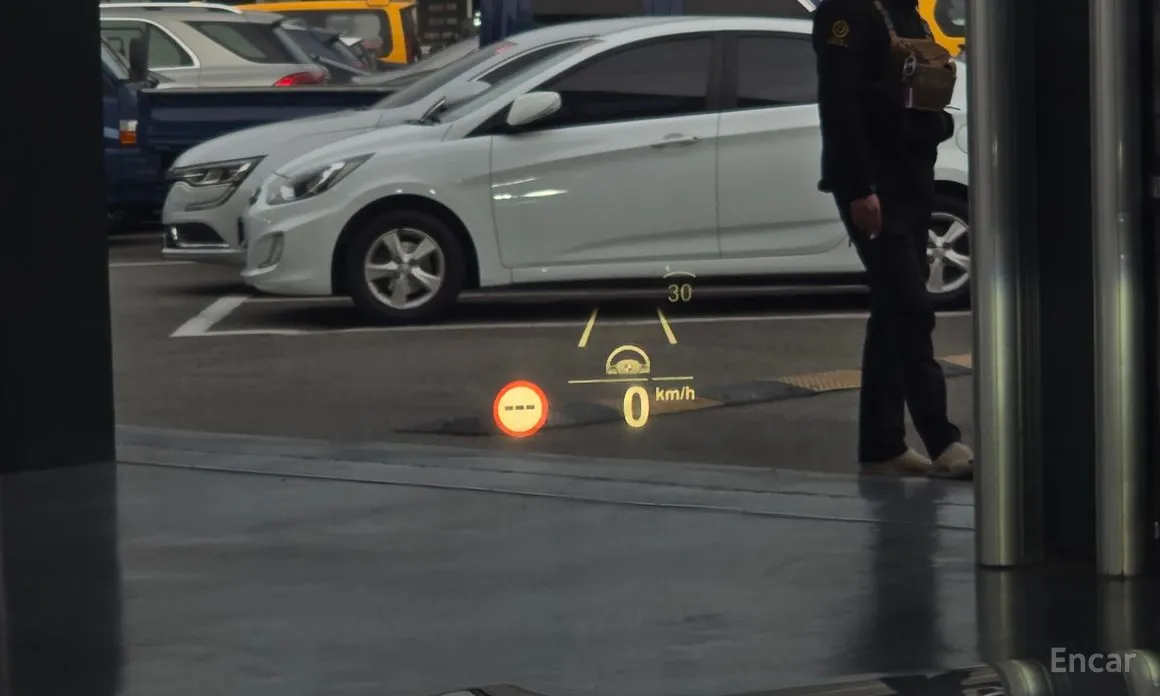 Фото 16 - BMW 7 Series