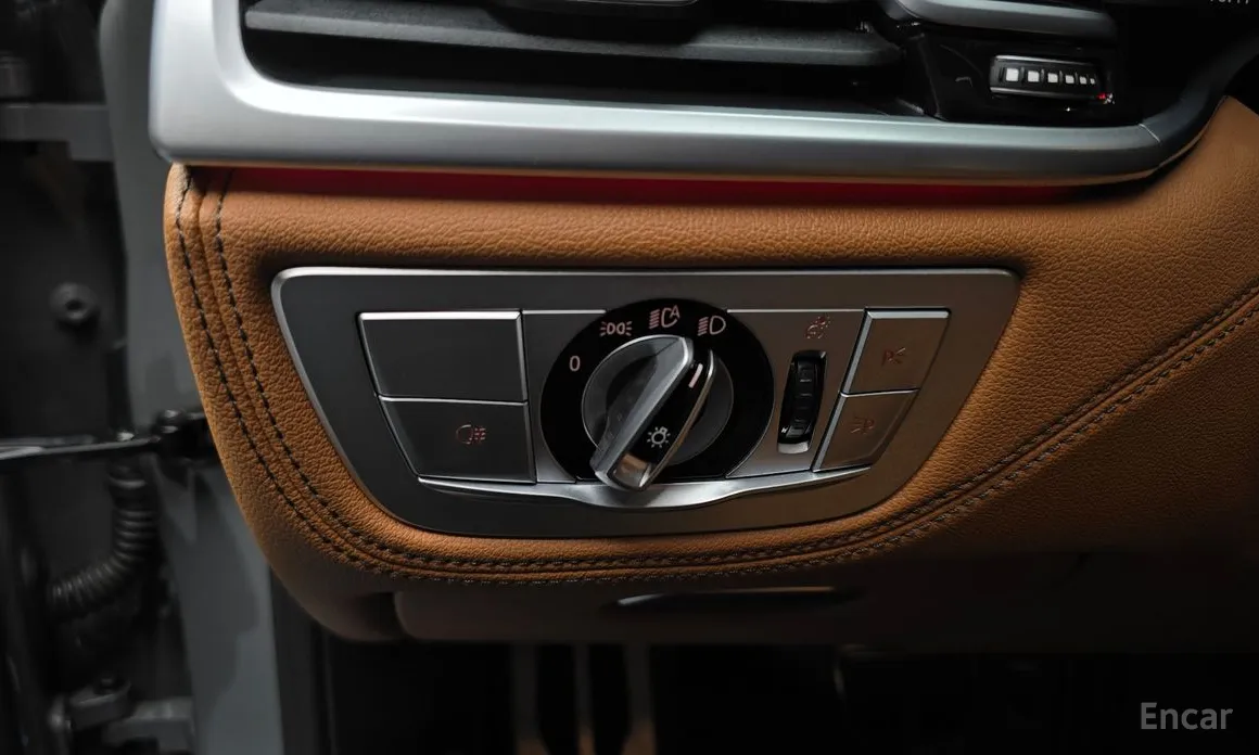 Фото 17 - BMW 7 Series