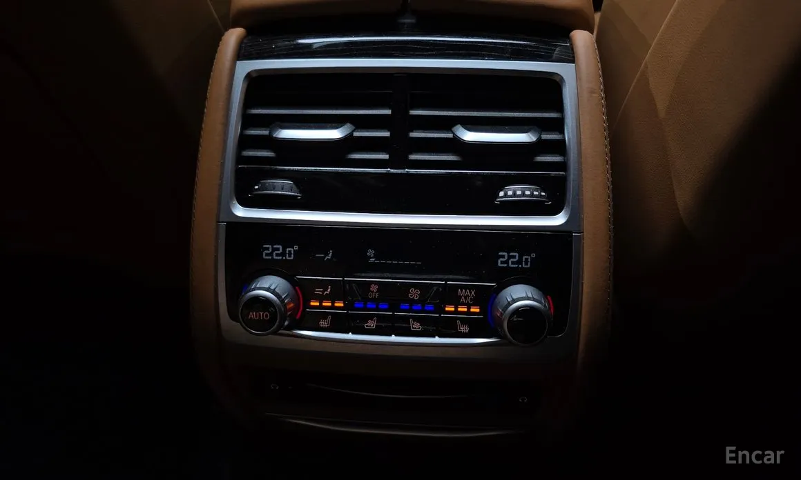 Фото 18 - BMW 7 Series