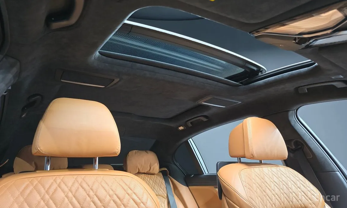 Фото 19 - BMW 7 Series