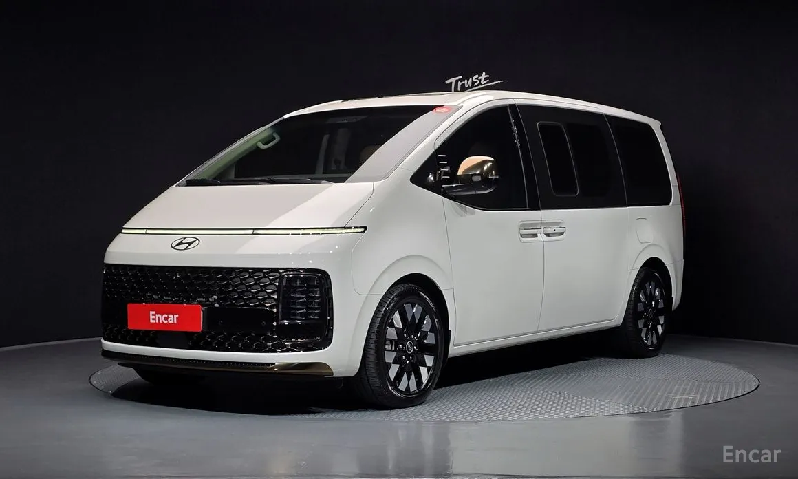 Photo 1 - Hyundai Staria