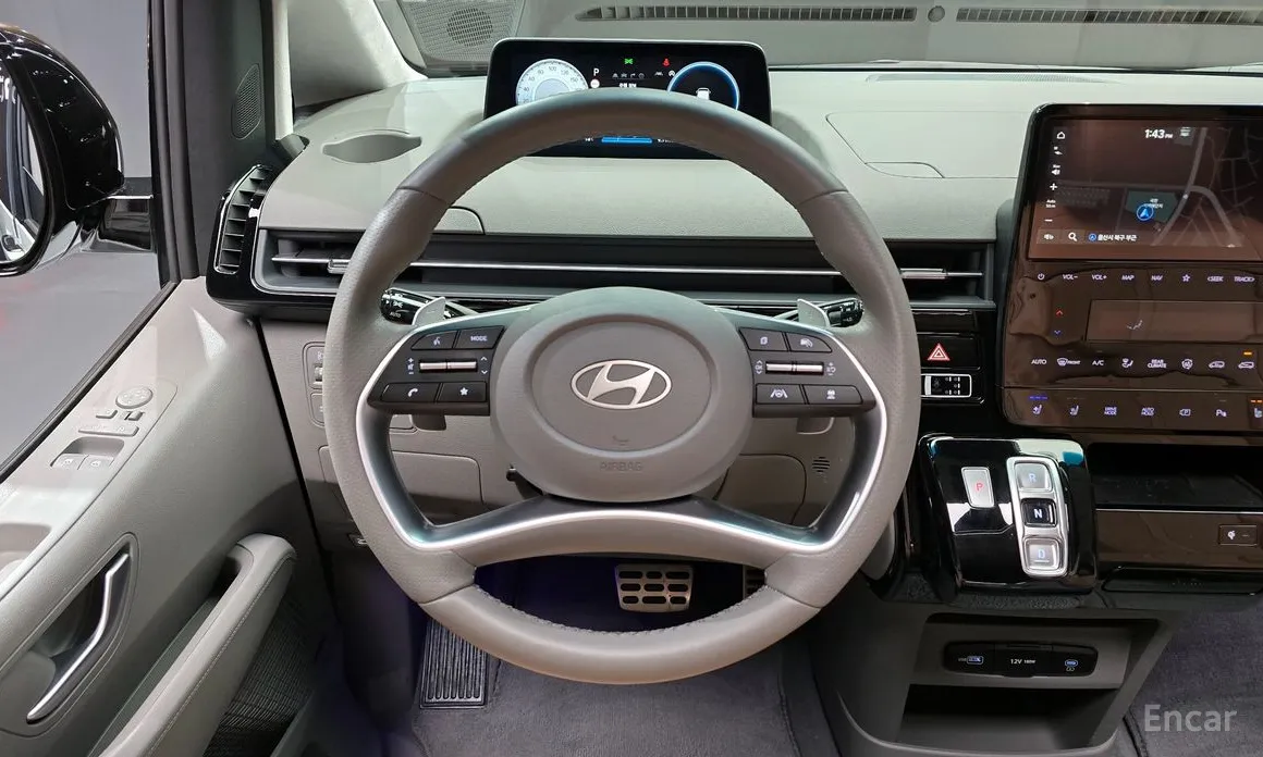 Photo 14 - Hyundai Staria