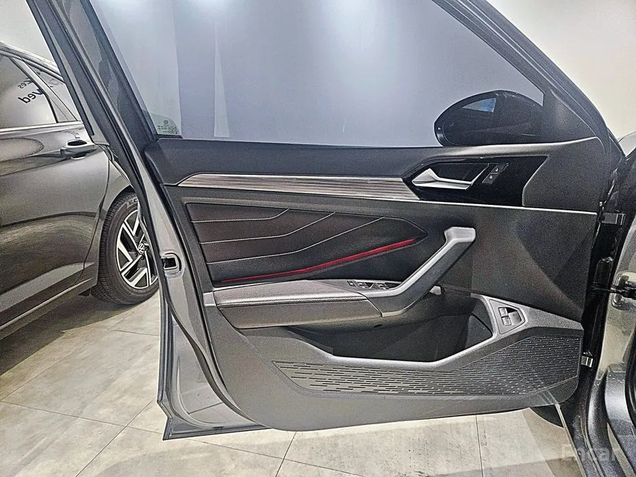 Фото 17 - Volkswagen Jetta