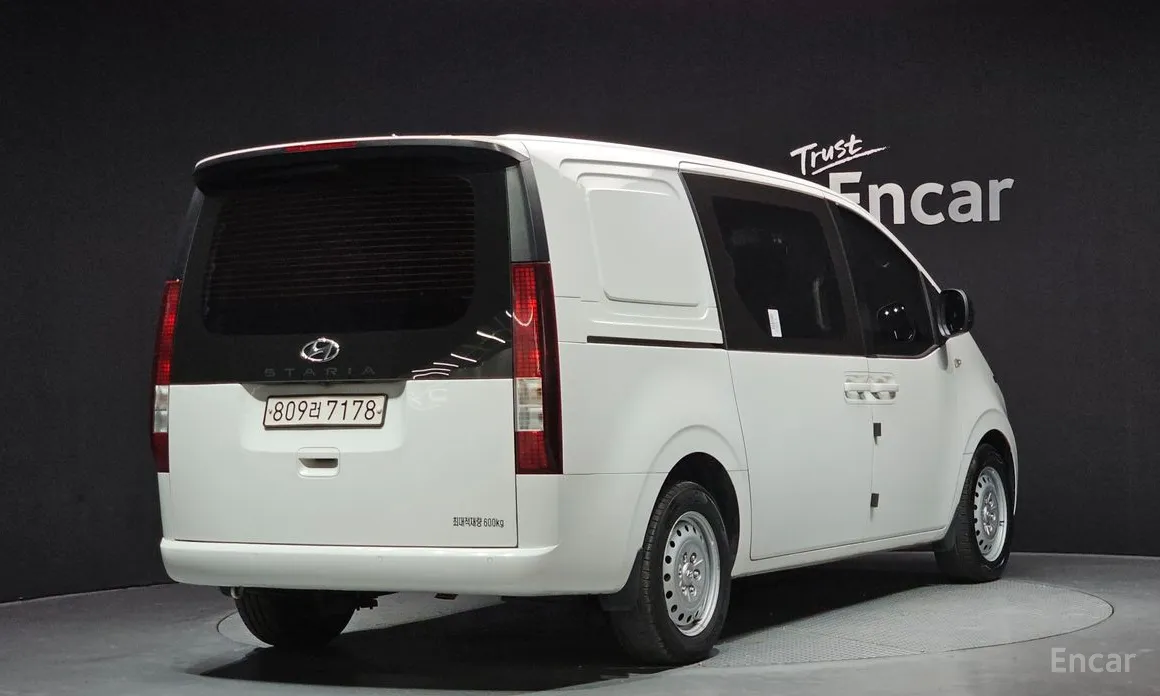 Фото 2 - Hyundai Staria