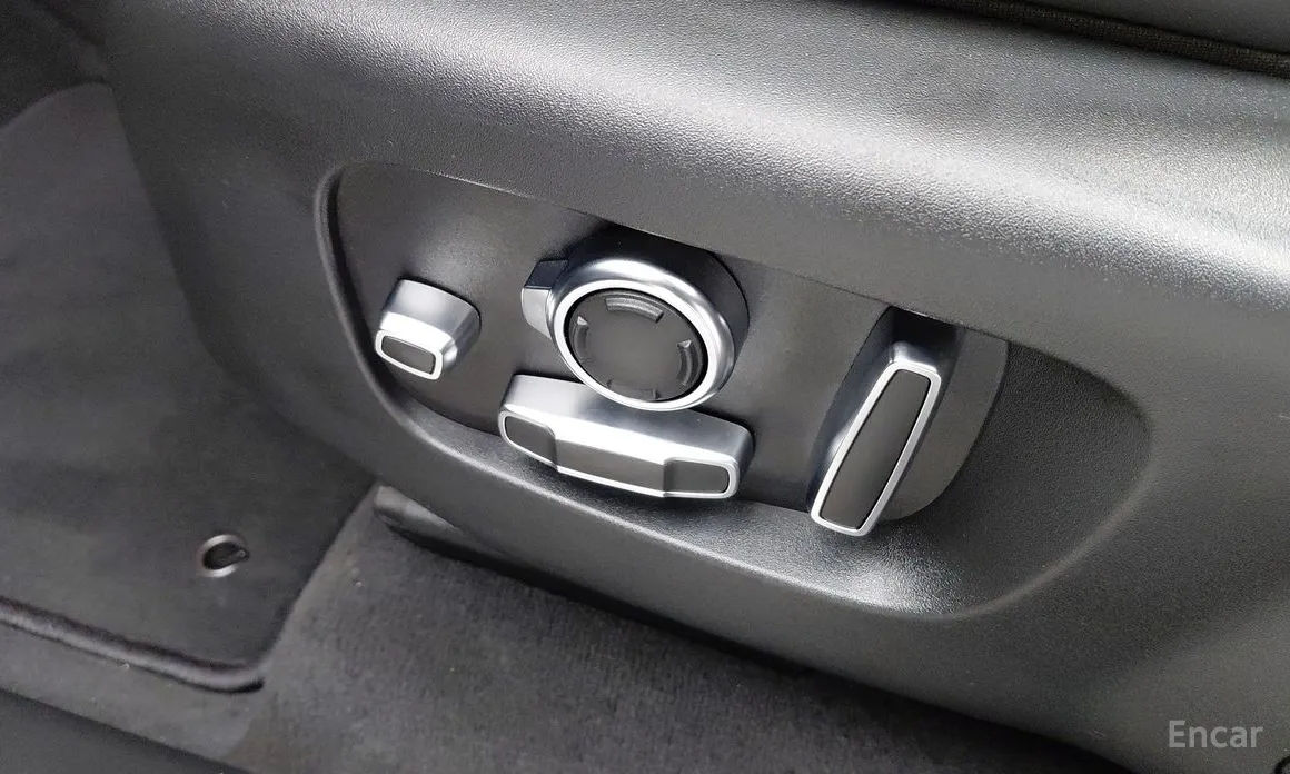 Фото 12 - Land Rover Range Rover Velar