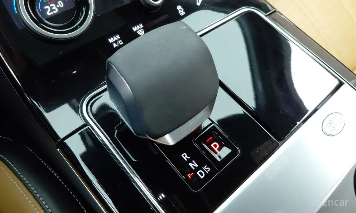 Фото 9 - Land Rover Range Rover Velar