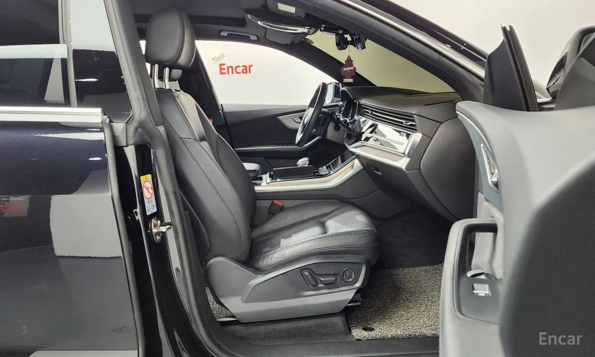 Фото 11 - Audi Q8