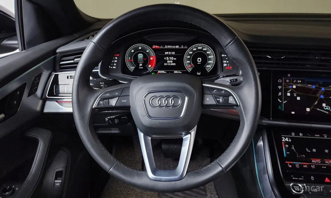 Фото 13 - Audi Q8