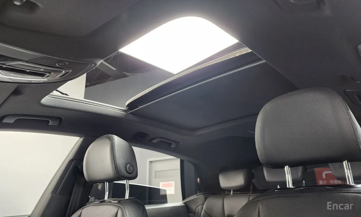 Фото 18 - Audi Q8