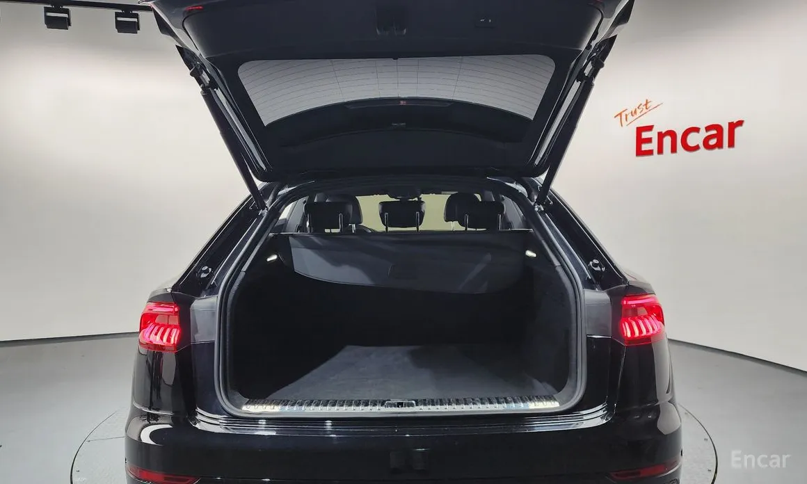 Фото 20 - Audi Q8