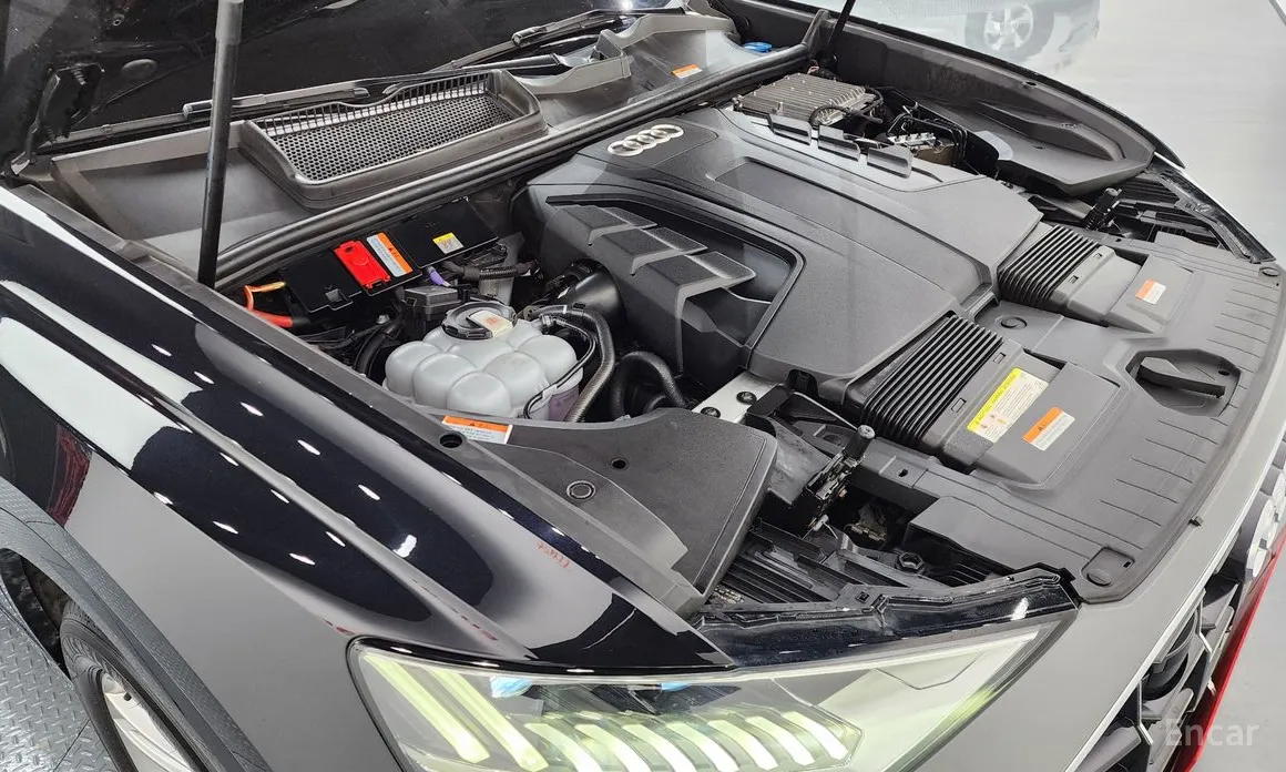 Фото 6 - Audi Q8