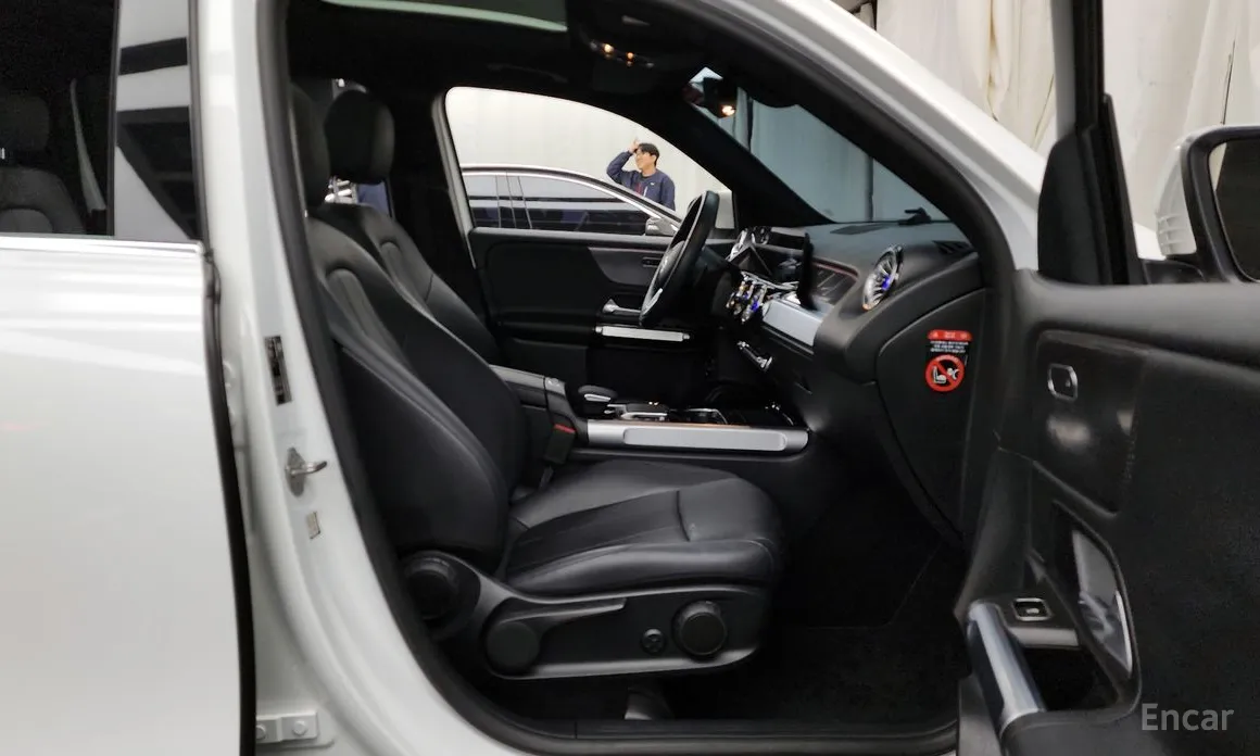 Фото 11 - Mercedes-Benz GLB-Class