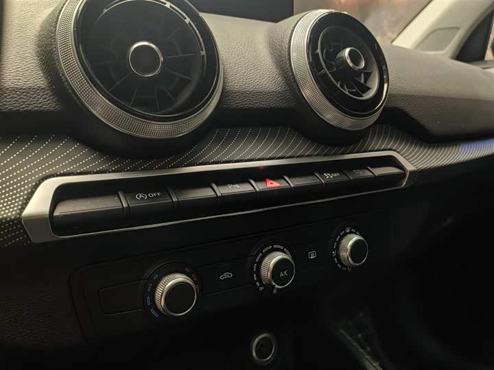 Фото 8 - Audi Q2L