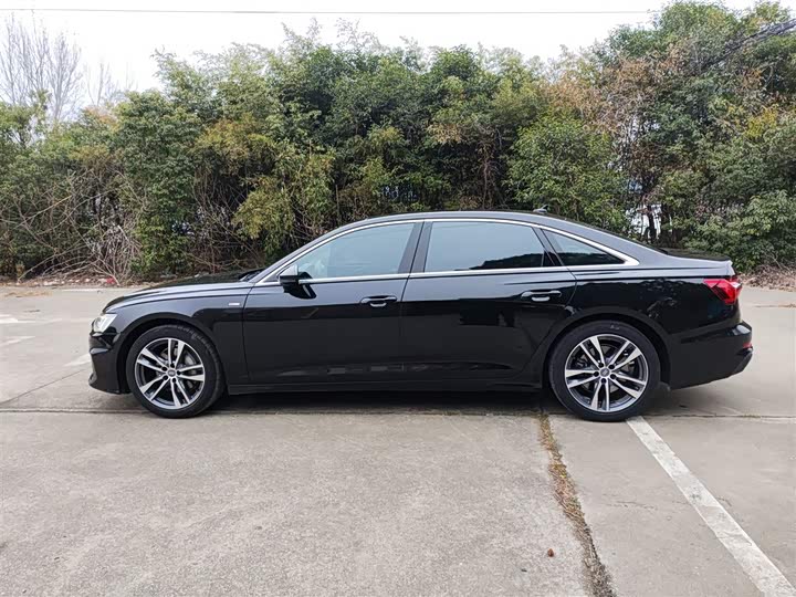 Фото 5 - Audi A6L