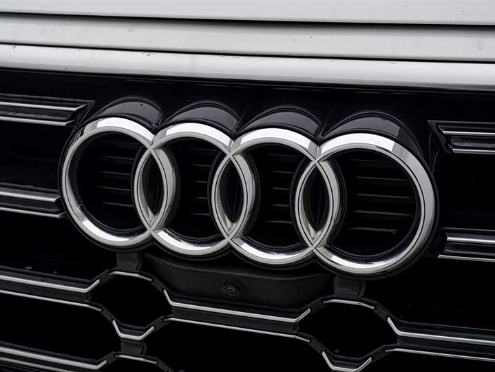 Фото 6 - Audi Q5L