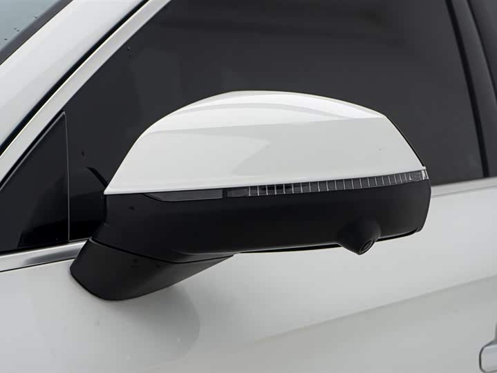 Фото 8 - Audi Q5L