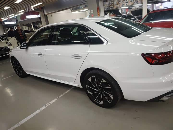 Фото 5 - Audi A4L