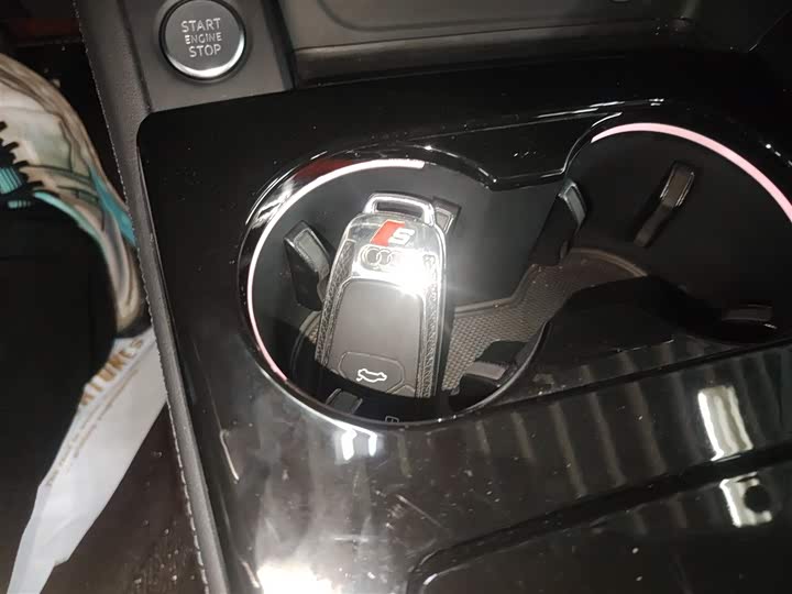 Фото 9 - Audi A4L