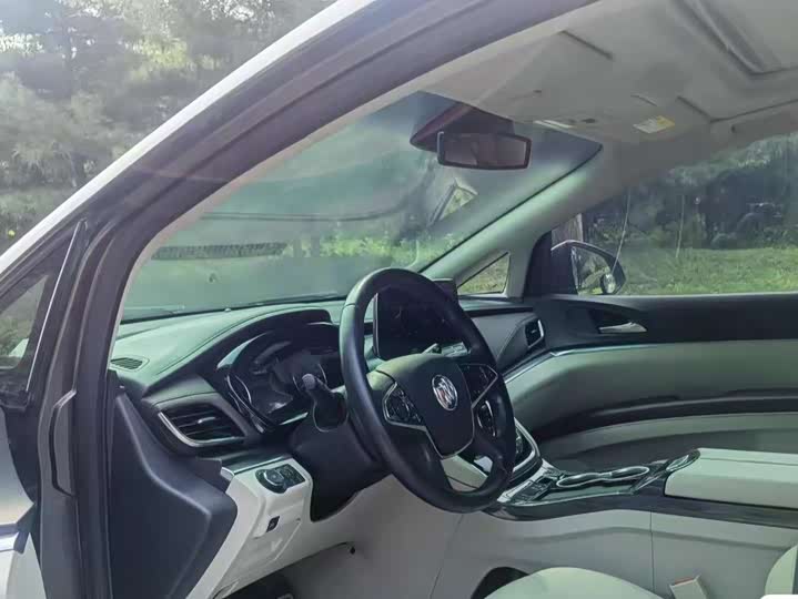 Фото 9 - Buick GL8 ES