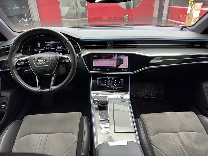 Фото 9 - Audi A6L