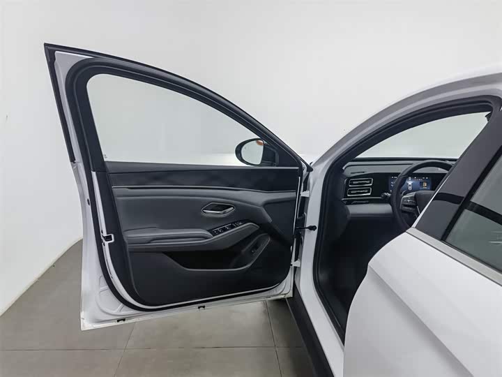 Фото 8 - BYD Qin L