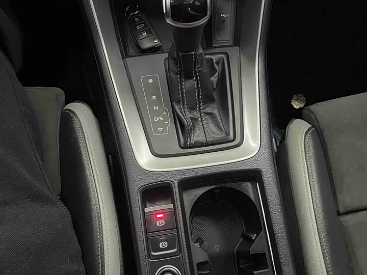 Фото 8 - Audi Q3